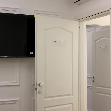 D'oro Hospitality ゲストハウス 4*